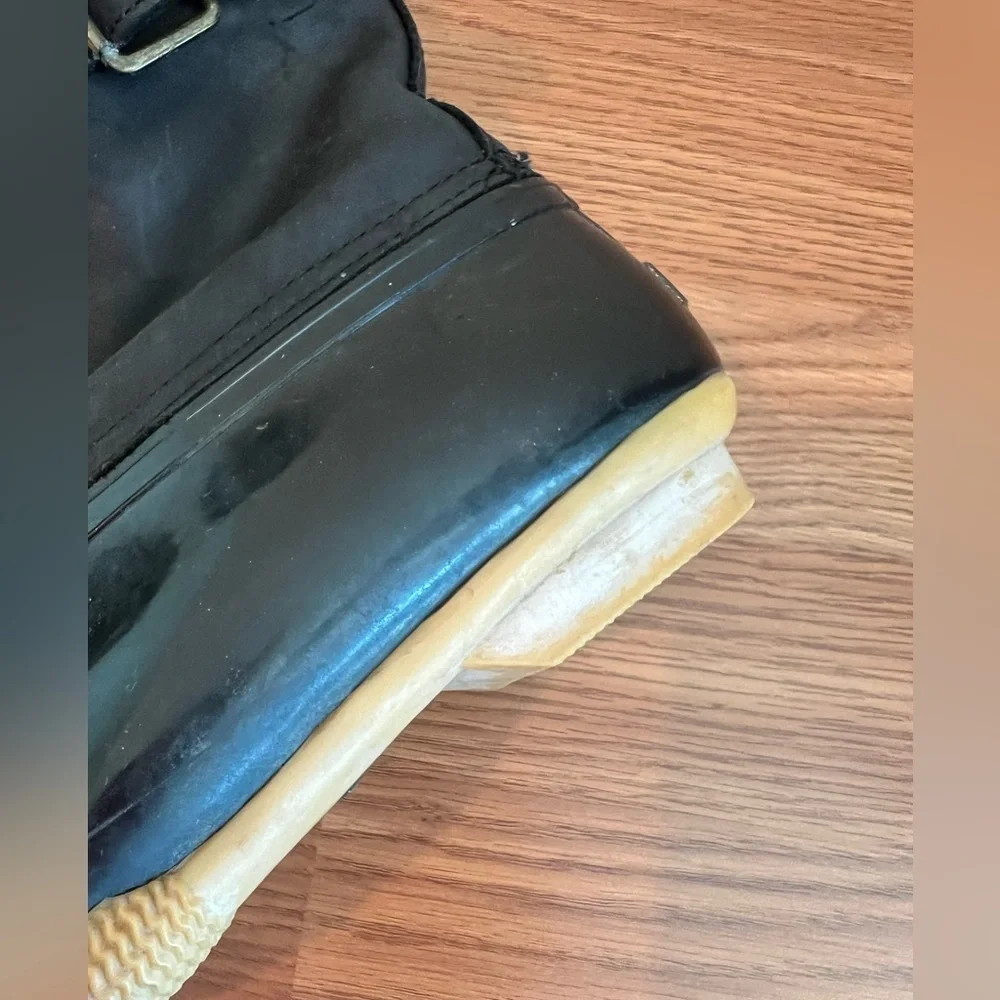 Sperry Top-Sider Black Boots with Cream Fur Lining